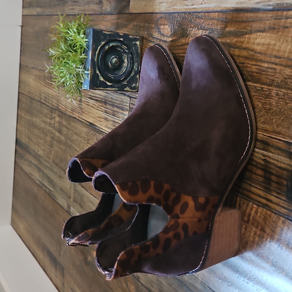 Orthaheel (Known as Vionic‎ Now) Southwest Patty Brown Leopard Ankle Boots. Sz.7